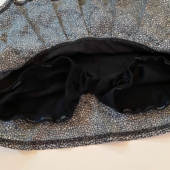 Lululemon Ruffled Tennis Skort Floral - Picture 4 of 6